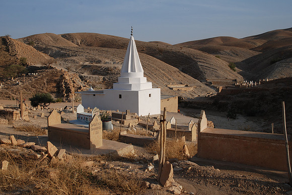 Meleke Tawus Pir Awra Shrine (2009)
